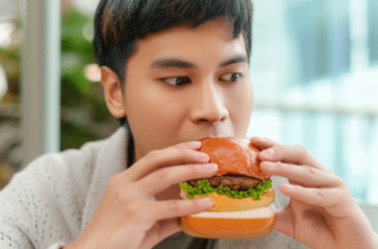 เบอร์เกอร์จิ้งหรีด วางขายแล้ว! เทรนด์สู้โลกร้อน